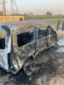 صور - مصرع سائق وإصابة أخر في سقوط سيارتين من على الطريق الحر بطوخ