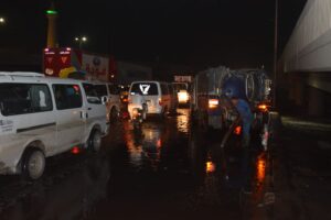 صور - محافظ القليوبية يتابع أعمال تصريف مياه الأمطار بالطرق الرئيسيه