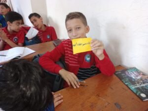 بإرشادات ورقية وعبارات ايجابية.. شبان بنها تستمر في حملة " لا للتنمر "