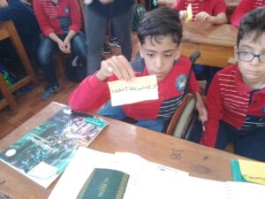 بإرشادات ورقية وعبارات ايجابية.. شبان بنها تستمر في حملة " لا للتنمر "