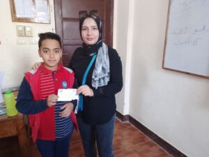 بإرشادات ورقية وعبارات ايجابية.. شبان بنها تستمر في حملة " لا للتنمر "