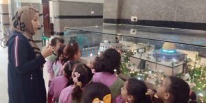 براعم الشبان العالمية فى زيارة تثقيفيه لمجسم المسجد الأقصي