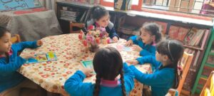 لإثراء المعرفة للأطفال.. زيارة داخلية لمكتبة هيئة الشبان العالمية