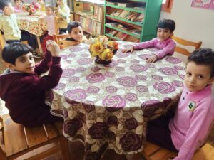 لإثراء المعرفة للأطفال.. زيارة داخلية لمكتبة هيئة الشبان العالمية