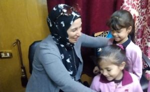 طفل صغير حلم كبير.. اطفال الشبان يديرون حوارات داخل المجمع