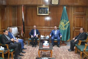 محافظ القليوبية ومساعد وزير العدل يفتتحان مكتب توثيق نادي القضاة بمدينة بنها