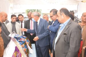 محافظ القليوبية يفتتح معرض السلع الغذائية بمدينة طوخ بأسعار مخفضة