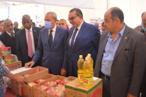 محافظ القليوبية يفتتح معرض السلع الغذائية بمدينة طوخ بأسعار مخفضة