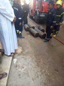 صور - إصابة 3 أشخاص في حريق مصنع حلوى ببنها