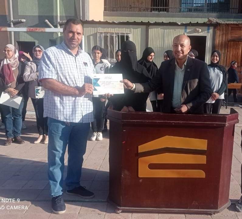 شبان بنها تستمر في تكريم معلميها 