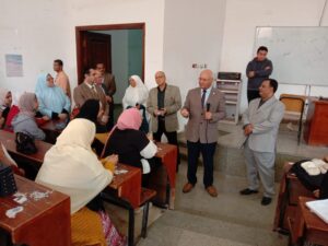 رئيس جامعة بنها يقوم بجولة موسعة داخل 7 كليات ويتفقد الامتحانات وسير العملية التعليمية