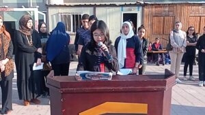 "الدراسة معانا متعة" ... اذاعة باللغة الانجليزية بشبان بنها