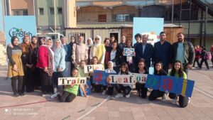 "الدراسة معانا متعة" ... اذاعة باللغة الانجليزية بشبان بنها