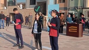 "الدراسة معانا متعة" ... اذاعة باللغة الانجليزية بشبان بنها