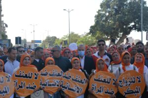 محافظ القليوبية يتقدم مسيرة الشباب والرياضة لمناهضة العنف ضد المرأة
