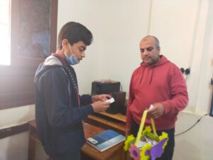 لتنمية مهارات الطلاب شبان بنها تشارك طلابها لعبة نرد وصياد المعلومات