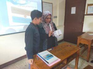 لتنمية مهارات الطلاب شبان بنها تشارك طلابها لعبة نرد وصياد المعلومات