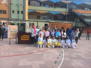 شبان بنها تنظم اذاعة مدرسية حول التكنولوجيا والحاسب الالي 