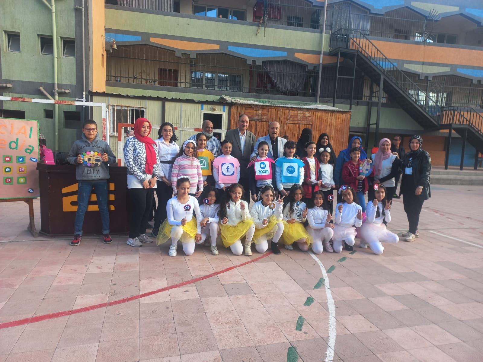 شبان بنها تنظم اذاعة مدرسية حول التكنولوجيا والحاسب الالي 
