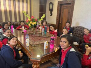 شبان بنها تنظم زياره إلي مصنع سويت ميكرز للحلويات