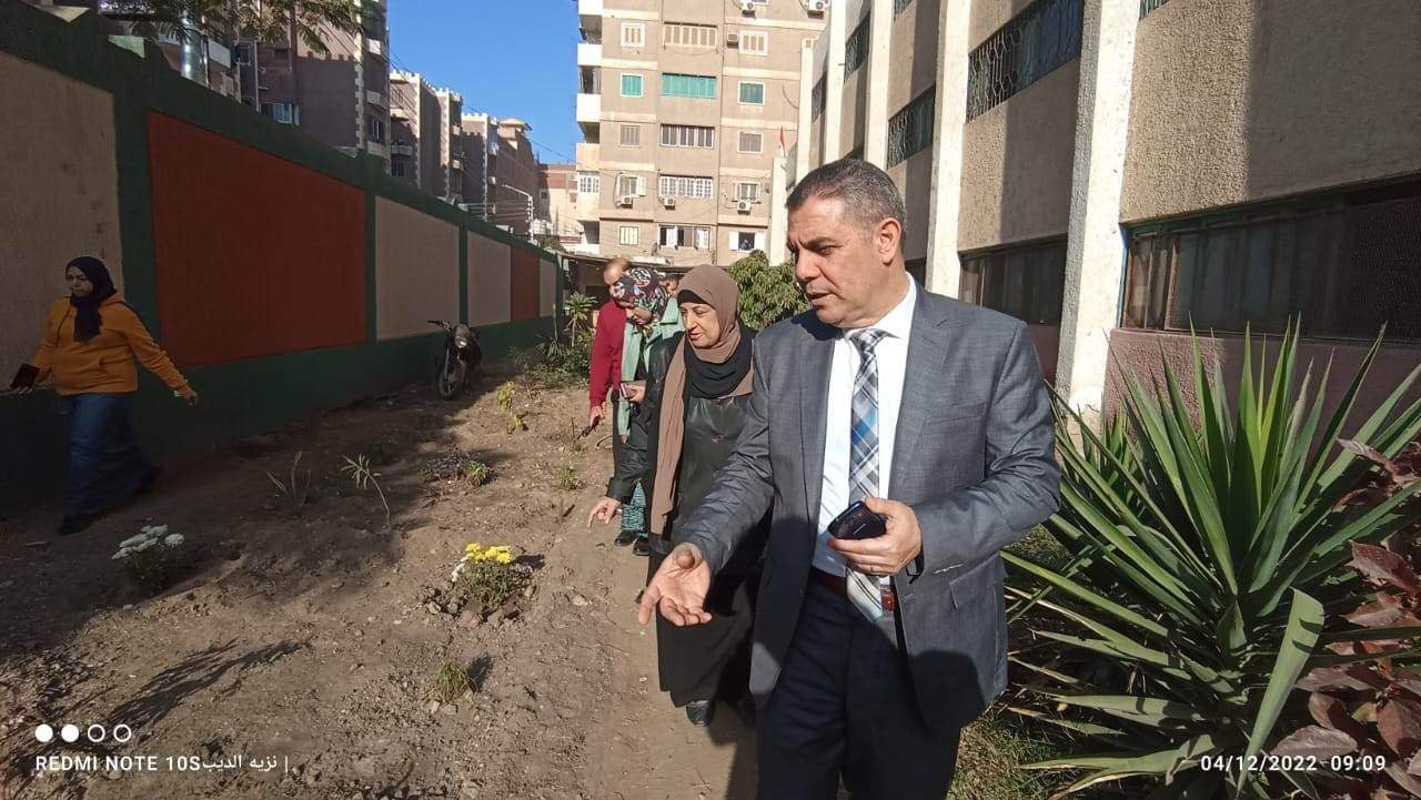 تفعيل مبادرة زراعة أسطح المدارس خلال جولة وكيل تعليم القليوبية