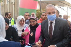 محافظ القليوبية يدشن حملة التطعيم ضد شلل الأطفال بالمركز الطبى ببنها