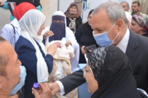 محافظ القليوبية يدشن حملة التطعيم ضد شلل الأطفال بالمركز الطبى ببنها
