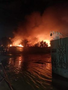 الدفع بـ 12 سيارة إطفاء للسيطرة على حريق بمزرعة بالعبور