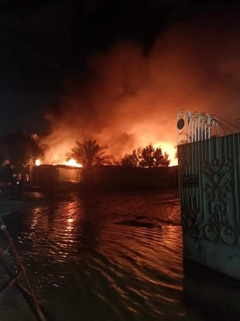 الدفع بـ 12 سيارة إطفاء للسيطرة على حريق بمزرعة بالعبور الدفع بـ 12 سيارة إطفاء للسيطرة على حريق بمزرعة بالعبور