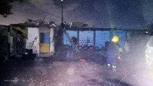 الدفع بـ 12 سيارة إطفاء للسيطرة على حريق بمزرعة بالعبور