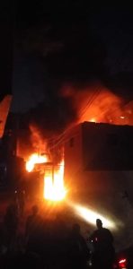 صور - اندلاع حريق بمخزن زيوت بقليوب