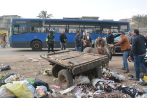 محافظ القليوبيه يتابع أعمال النظافة ورفع الإشغالات بشارع الترعة البولاقية بشبرا الخيمة