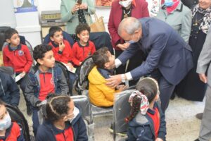 محافظ القليوبية يتابع الحملة القومية للكشف المبكر عن أمراض الأنيميا والسمنة والتقزُم للطلاب