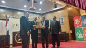 صبحي يشاهد نموذج محاكاة مجلس النواب حول "تجفيف منابع الفساد"