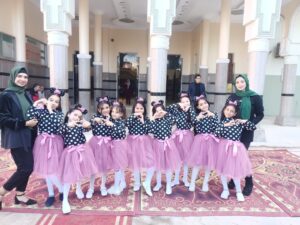 زهرات الشبان فى إستقبال الفنان محمد صبحى