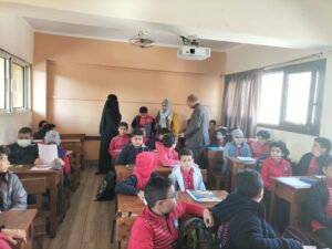 مدير عام شبان ببنها يتابع طلاب الدمج خلال الامتحانات