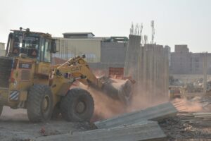 محافظ القليوبية يزيل حالتين أسوار مخالفة على ترعة الإسماعيلية بشبرا الخيمة