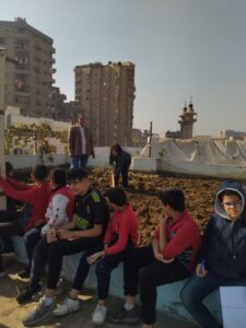 زيارة ميدانية إلى مشروع زراعة الأسطح بمجمع مدارس الشبان