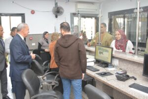 لمتابعة تراخيص المحال .. محافظ القليوبية يتفقد المراكز التكنولوجية لخدمة المواطنين