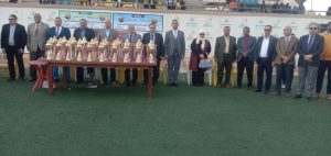 رئيس جامعة بنها يكرم الطلاب الفائزين في مسابقة دورى الصوف الدراسية والألعاب الجامعية