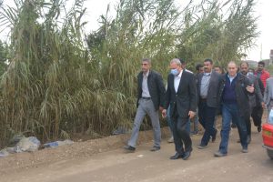 محافظ القليوبية يتفقد مشروعات رصف الطرق بمبادرة حياة كريمة