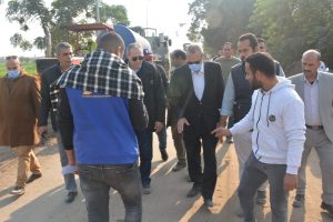 محافظ القليوبية يتفقد مشروعات رصف الطرق بمبادرة حياة كريمة