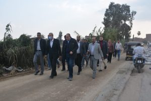 محافظ القليوبية يتفقد مشروعات رصف الطرق بمبادرة حياة كريمة