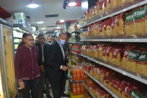 محافظ القليوبية يقود حملة مكبرة لمتابعة انضباط أسعار السلع الغذائية