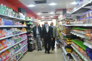 محافظ القليوبية يقود حملة مكبرة لمتابعة انضباط أسعار السلع الغذائية