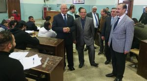 رئيس جامعة بنها يتفقد سير الامتحانات بكلية الحقوق - صور