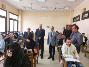 رئيس جامعة بنها يتفقد سير الامتحانات بكلية الحقوق - صور