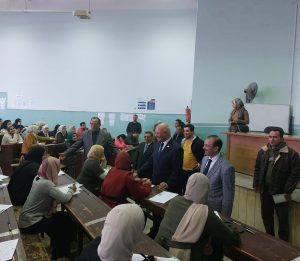 رئيس جامعة بنها يتفقد سير الامتحانات بكلية الحقوق - صور