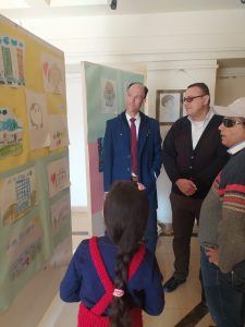 نورا عمرو  إبنة الشبان بمعرض الفنون التشكيلية بقصر ثقافة بنها