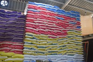 محافظ القليوبية يتابع الأسواق التجارية ومخازن تعبئه الأرز